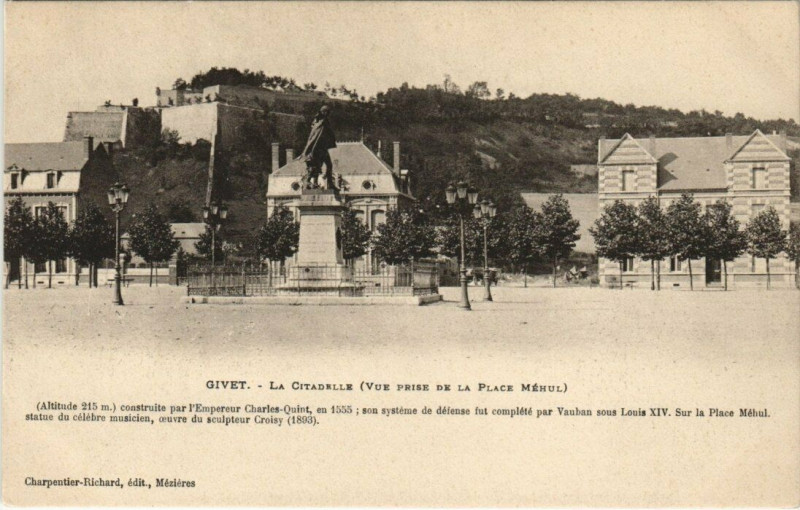 Carte postale ancienne Givet - La citadella (vue prise de la place mehul ) à Givet