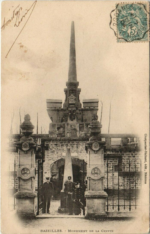 Carte postale ancienne Bazeilles - Monument de la crypte à Bazeilles