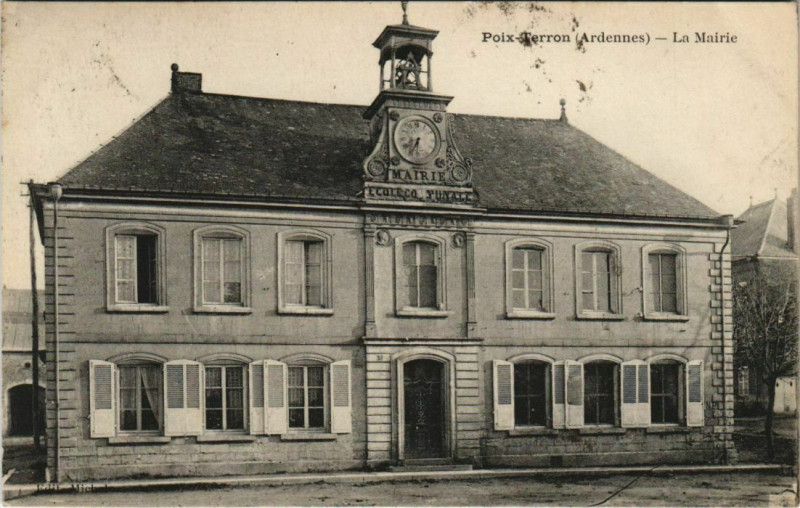 Carte postale ancienne Poix-Terron - La Mairie à Poix-Terron