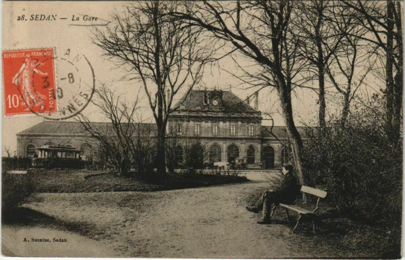 Carte postale ancienne Sedan - La Gare à Sedan