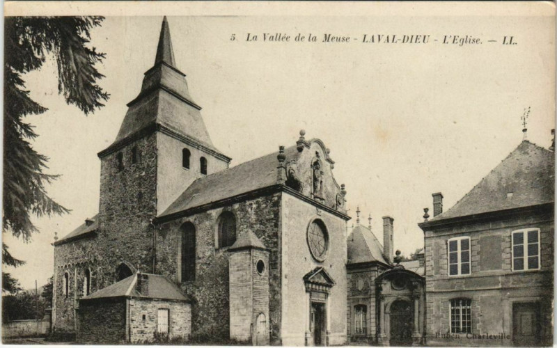 Carte postale ancienne Laval-Dieu - L'Eglise
