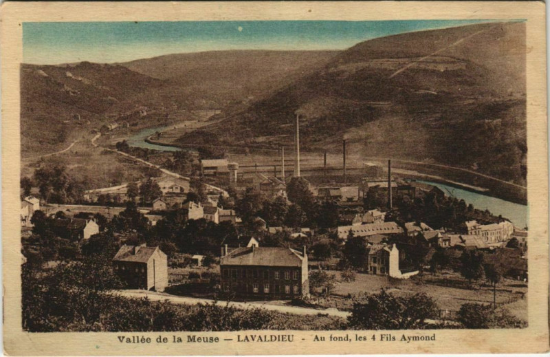 Carte postale ancienne Laval-Dieu - Au fond