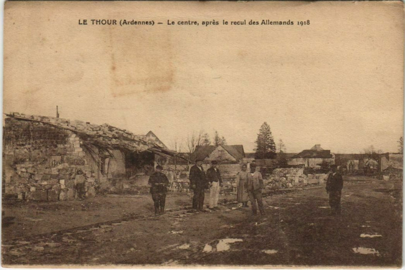 Carte postale ancienne Le Thour - Le centre au Thour