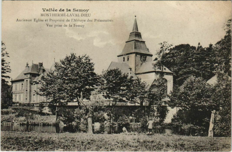 Carte postale ancienne Montherme-Laval-Dieu Ancienne Eglise et Propriete de l'Abbaye des à Monthermé