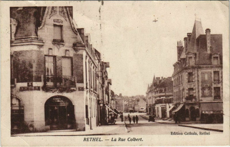 Carte postale ancienne Rethel - La Rue Colbert à Rethel