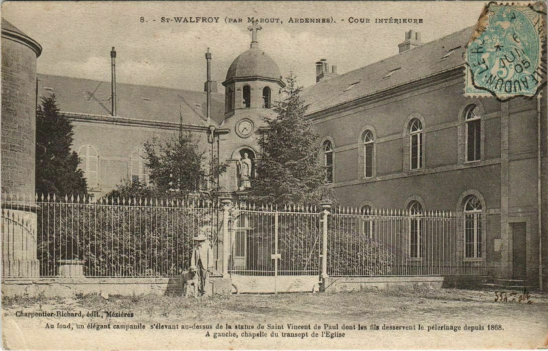 Carte postale ancienne Saint-Walfroy - Cour intrieurs