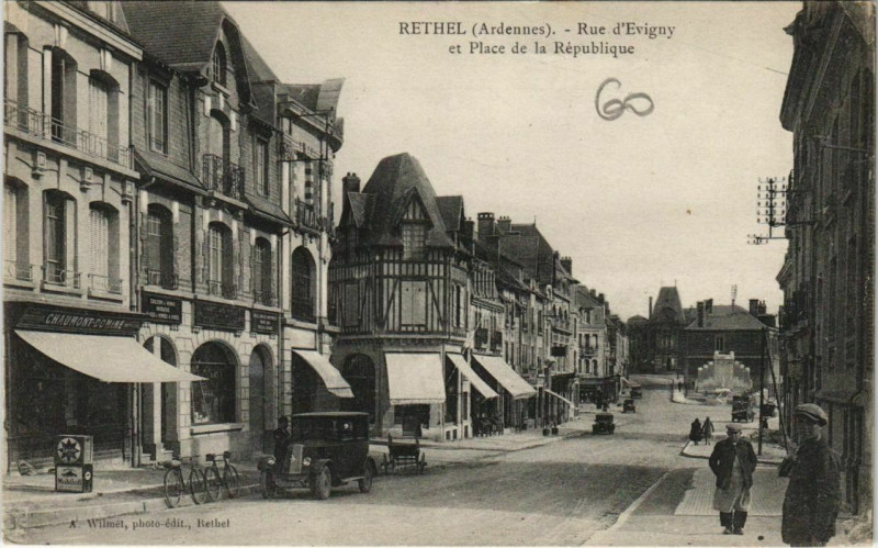 Carte postale ancienne Rethel - Rue d'Evigny à Rethel