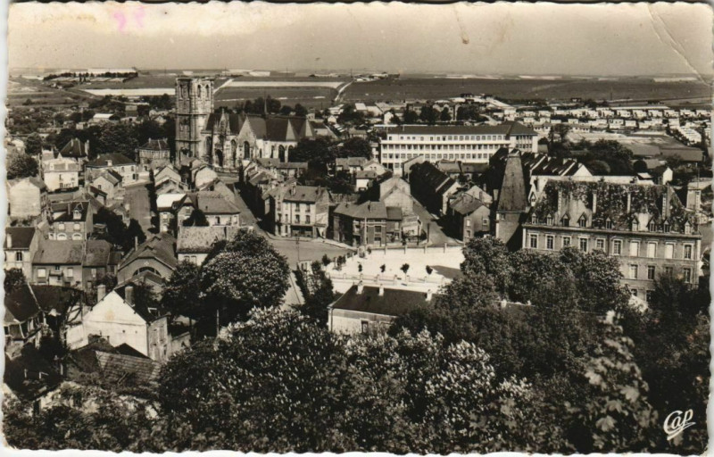Carte postale ancienne Rethel - Vue générale à Rethel