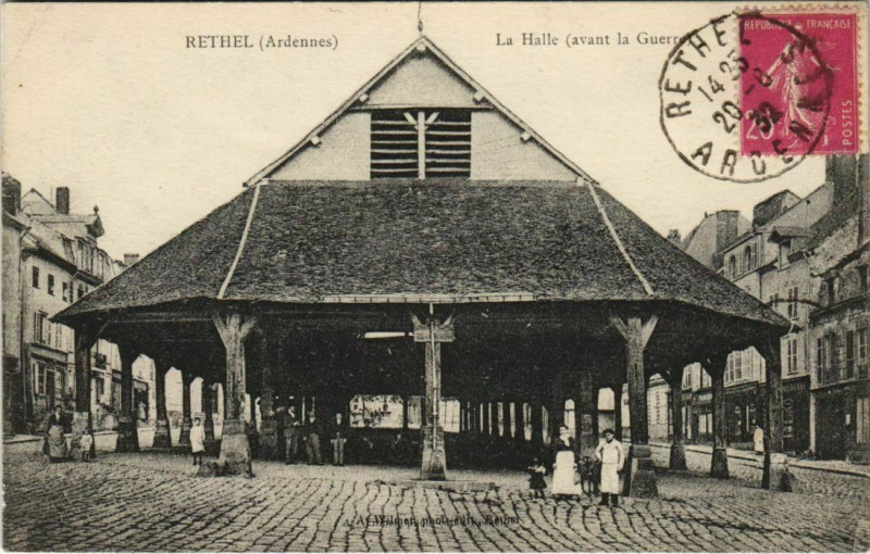 Carte postale ancienne Rethel - La Halle à Rethel