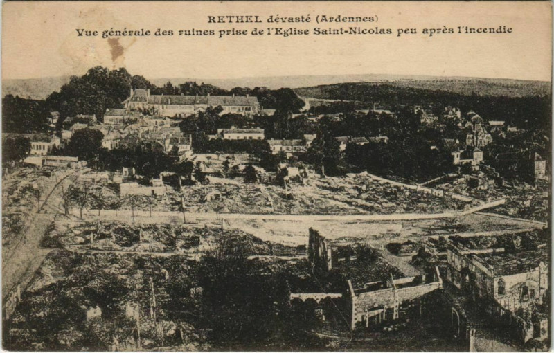 Carte postale ancienne Rethel - Vue générale des ruines prise de l'Eglise Saint-Nicolas pe à Rethel