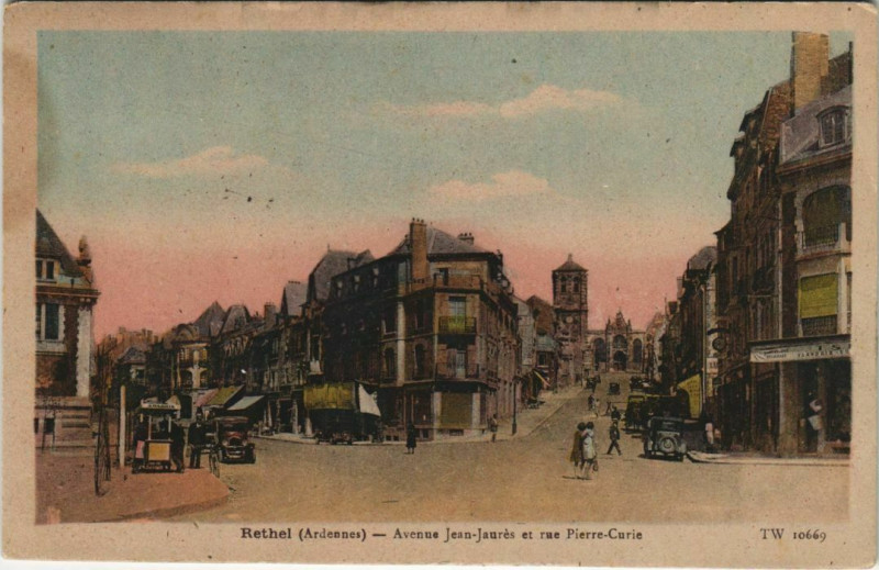 Carte postale ancienne Rethel - Avenue Jean-Jaures et rue Pierre-Curie à Rethel