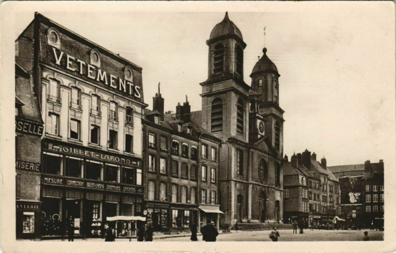 Carte postale ancienne La Place d'Armes à Sedan