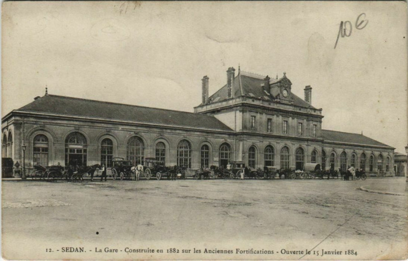 Carte postale ancienne Sedan - La Gare à Sedan