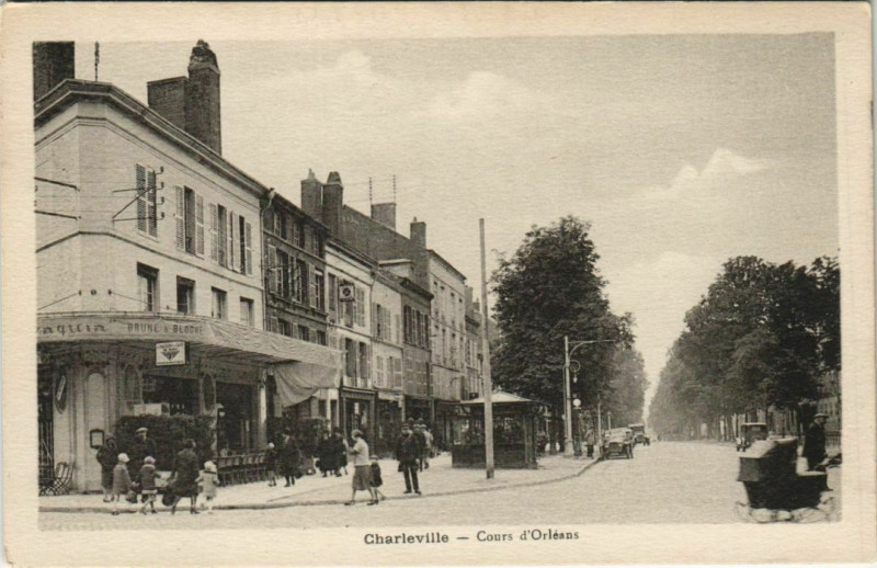 Carte postale ancienne Charleville - Cours d'Orleans