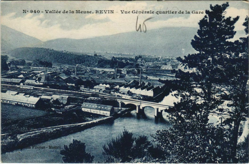 Carte postale ancienne Revin - Vue générale quartier de la Gare à Revin