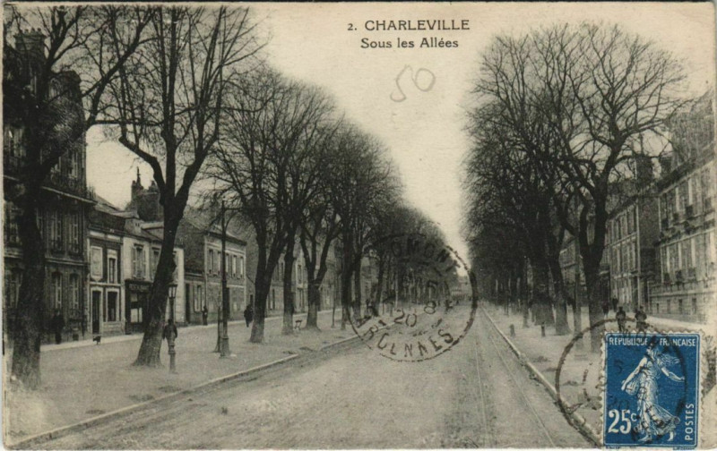 Carte postale ancienne Charleville - Sous les Allees