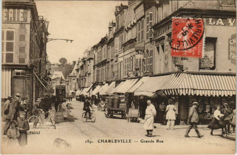 Carte postale ancienne Charleville - Grande Rue