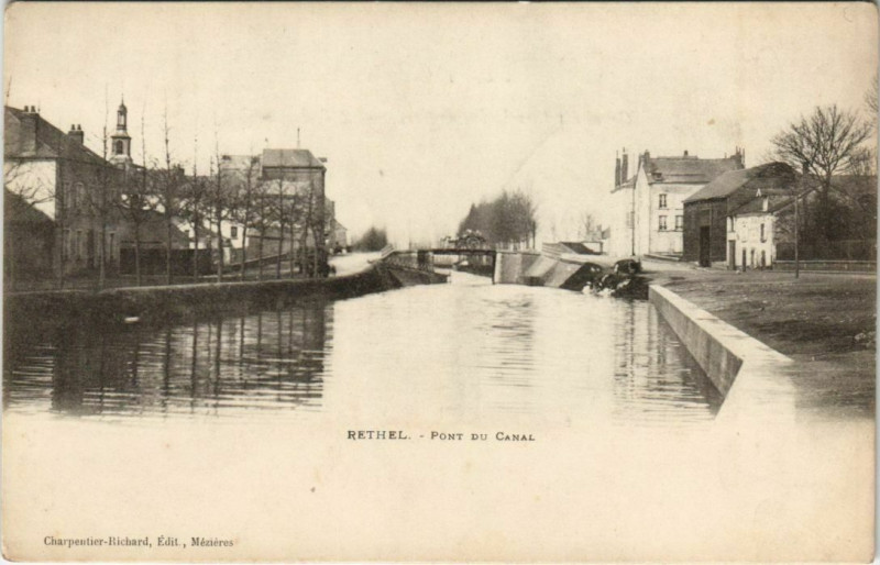 Carte postale ancienne Rethel - Pont du Canal à Rethel