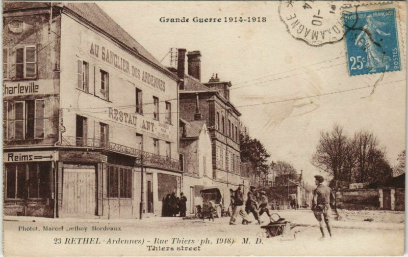 Carte postale ancienne Rethel - Rue Thiers à Rethel
