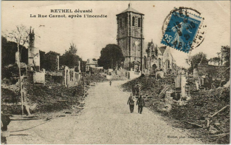 Carte postale ancienne Rethel - La Rue Carnot à Rethel