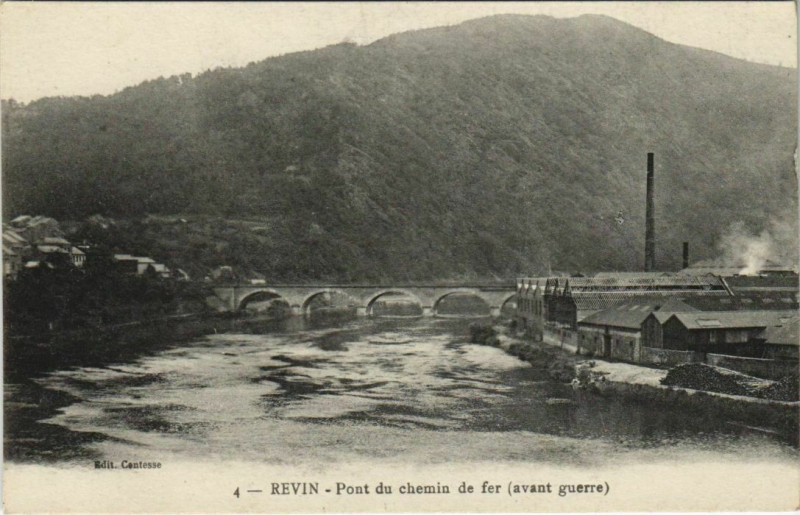 Carte postale ancienne Revin - Pont du Chemin de Fer à Revin