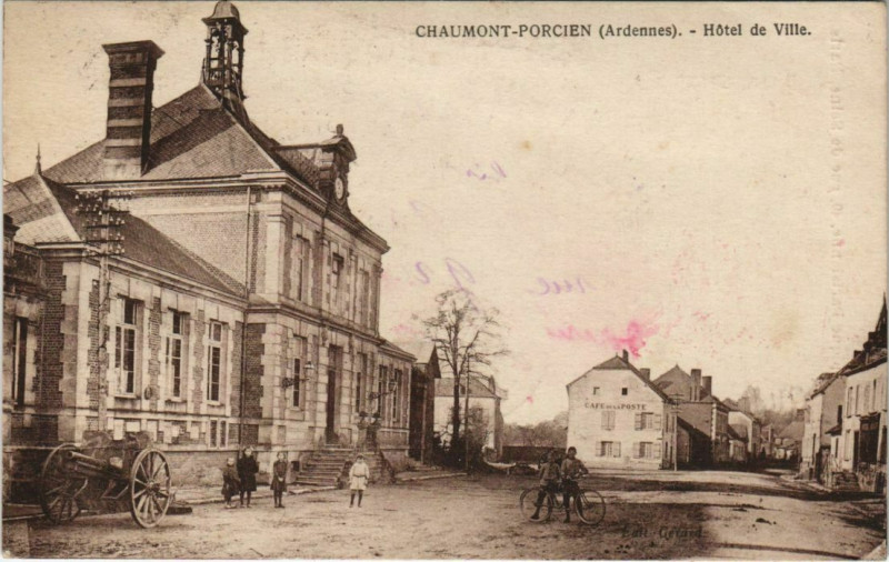 Carte postale ancienne Chaumont-Porcien - Hotel de Ville à Chaumont-Porcien