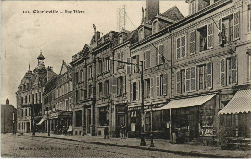 Carte postale ancienne Charleville - Rue Thiers