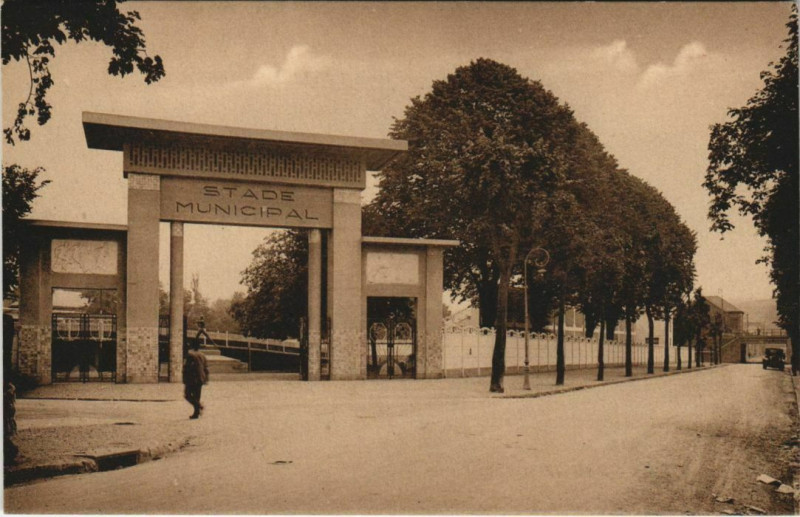 Carte postale ancienne Charleville - Avenue Pasteur