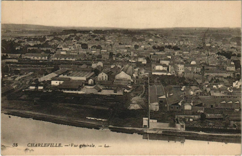 Carte postale ancienne Charleville - Vue générale