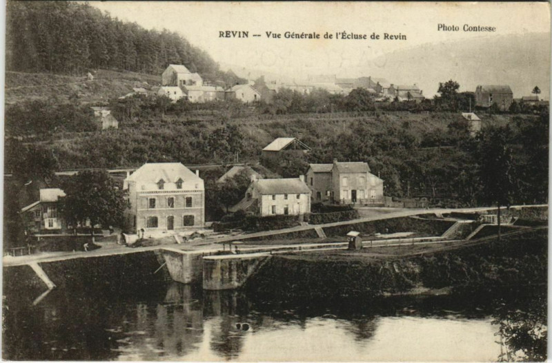 Carte postale ancienne Revin - Vue générale de l'Ecluse de Revin à Revin