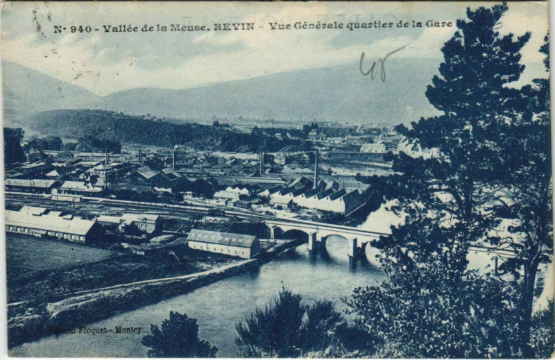 Carte postale ancienne Revin - Vue générale quartier de la Gare à Revin