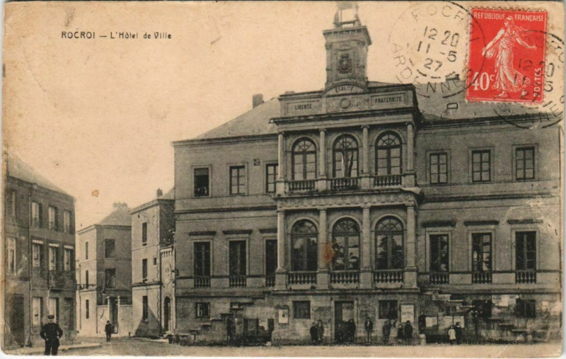 Carte postale ancienne Rocroi - L'Hotel de Ville à Rocroi