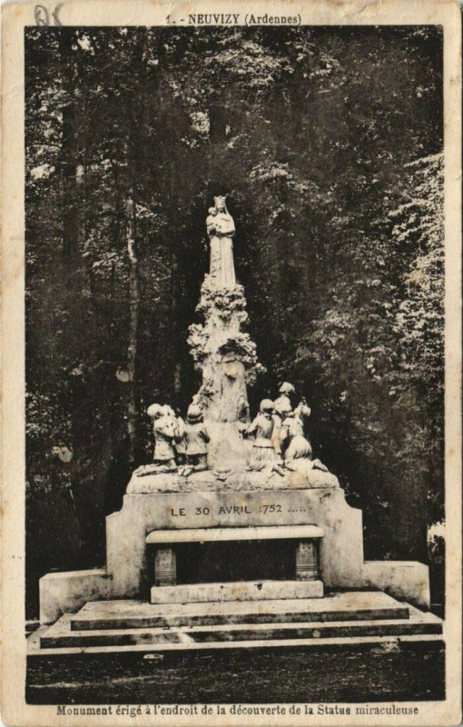 Carte postale ancienne Neuvizy - Monument erige a l'Endroit de la decouverte de la Status à Neuvizy