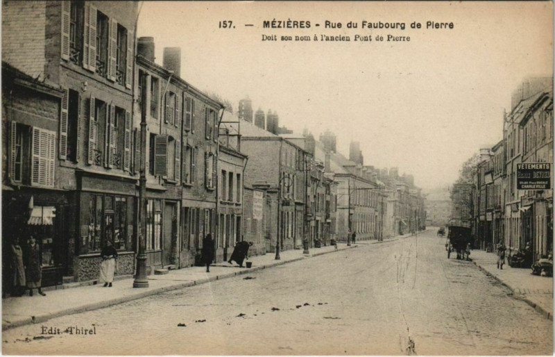 Carte postale ancienne Mezieres - Rue du Faubourg de Pierre
