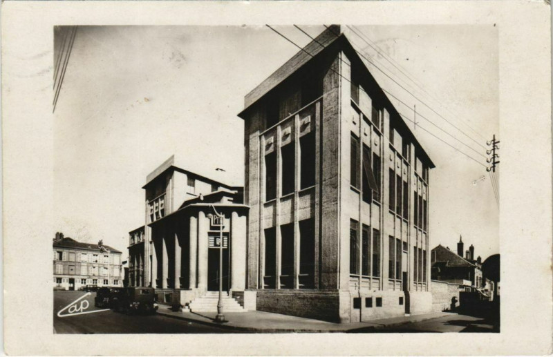Carte postale ancienne Charleville - La Poste