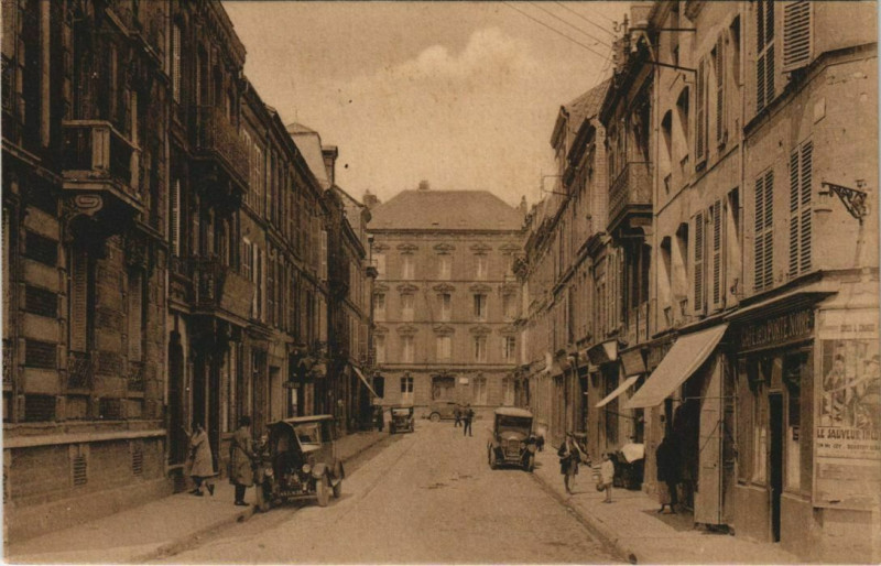 Carte postale ancienne Mezieres - La Rue Thiers