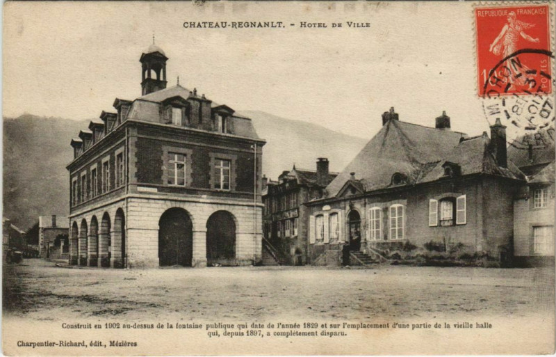 Carte postale ancienne Chateau-Regnault - Hotel de Ville