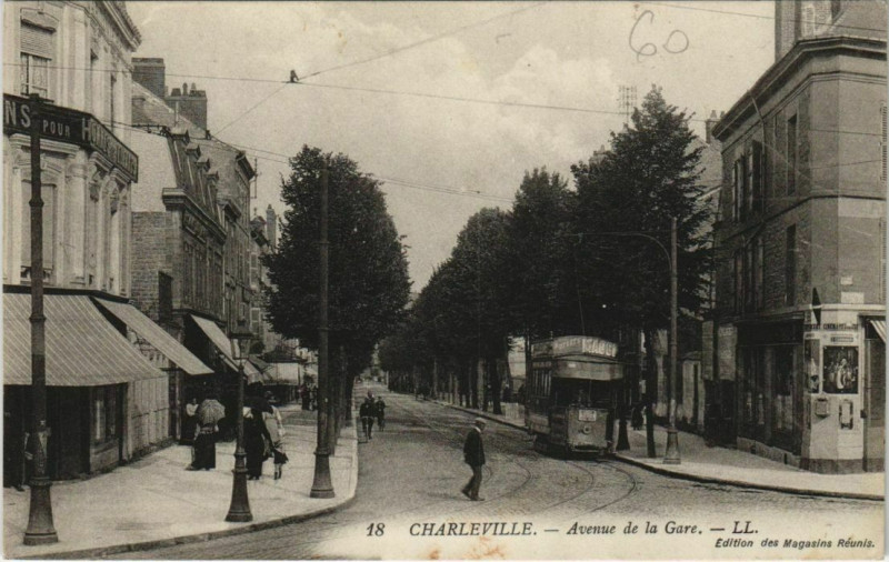 Carte postale ancienne Charleville - Avenue de la Gare