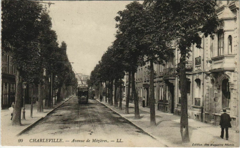 Carte postale ancienne Charleville - Avenue de Mezieres
