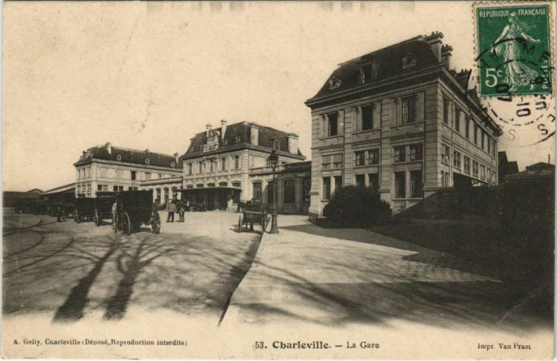 Carte postale ancienne Charleville - La Gare
