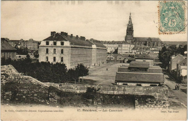 Carte postale ancienne Mezieres - Les Casernes