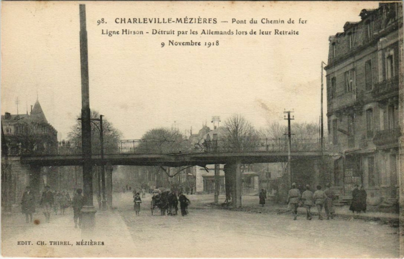 Carte postale ancienne Charleville Mezieres - Pont du Chemin de fer à Charleville-Mézières