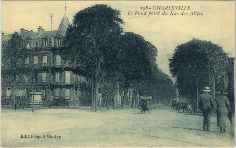 Carte postale ancienne Charleville - Le Rond pont du Bas des Allees