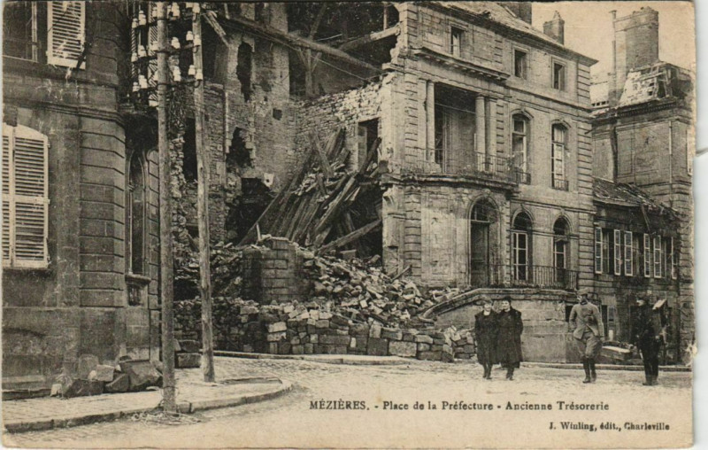 Carte postale ancienne Mezieres - Place de la Prefecture