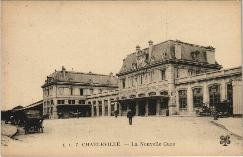 Carte postale ancienne Charleville - La Nouvelle Gare