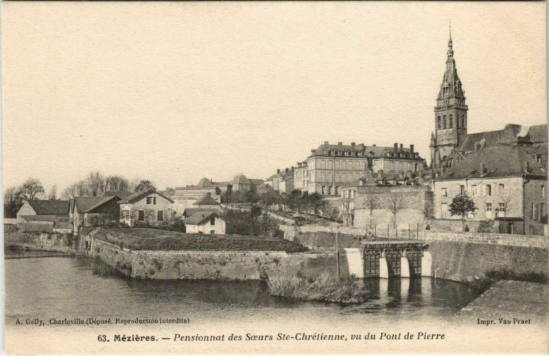 Carte postale ancienne Mezieres - Pensionnat des Soeurs Sainte-Chretienne