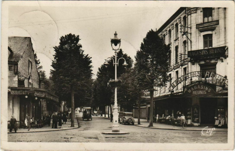 Carte postale ancienne Charleville - Rue Jean Jaures à Aure