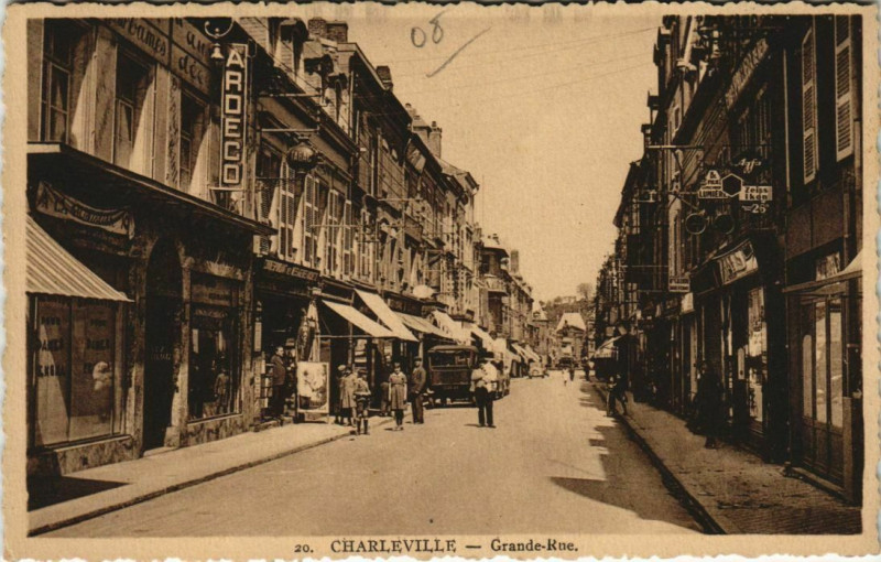 Carte postale ancienne Charleville - Grande-Rue