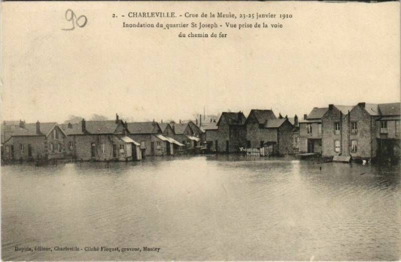 Carte postale ancienne Charleville - Crue de la Meuse