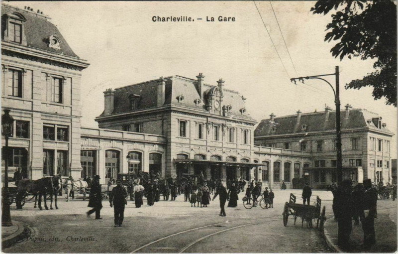 Carte postale ancienne Charleville - La Gare